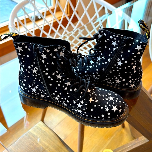 Dr Martens 1460 Pascal Star Air Wair boots. Fun star design! - Picture 5 of 5